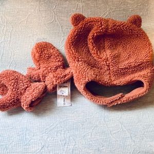 Carters girls Sherpa bear winter hat and matching gloves size 12-24 month.